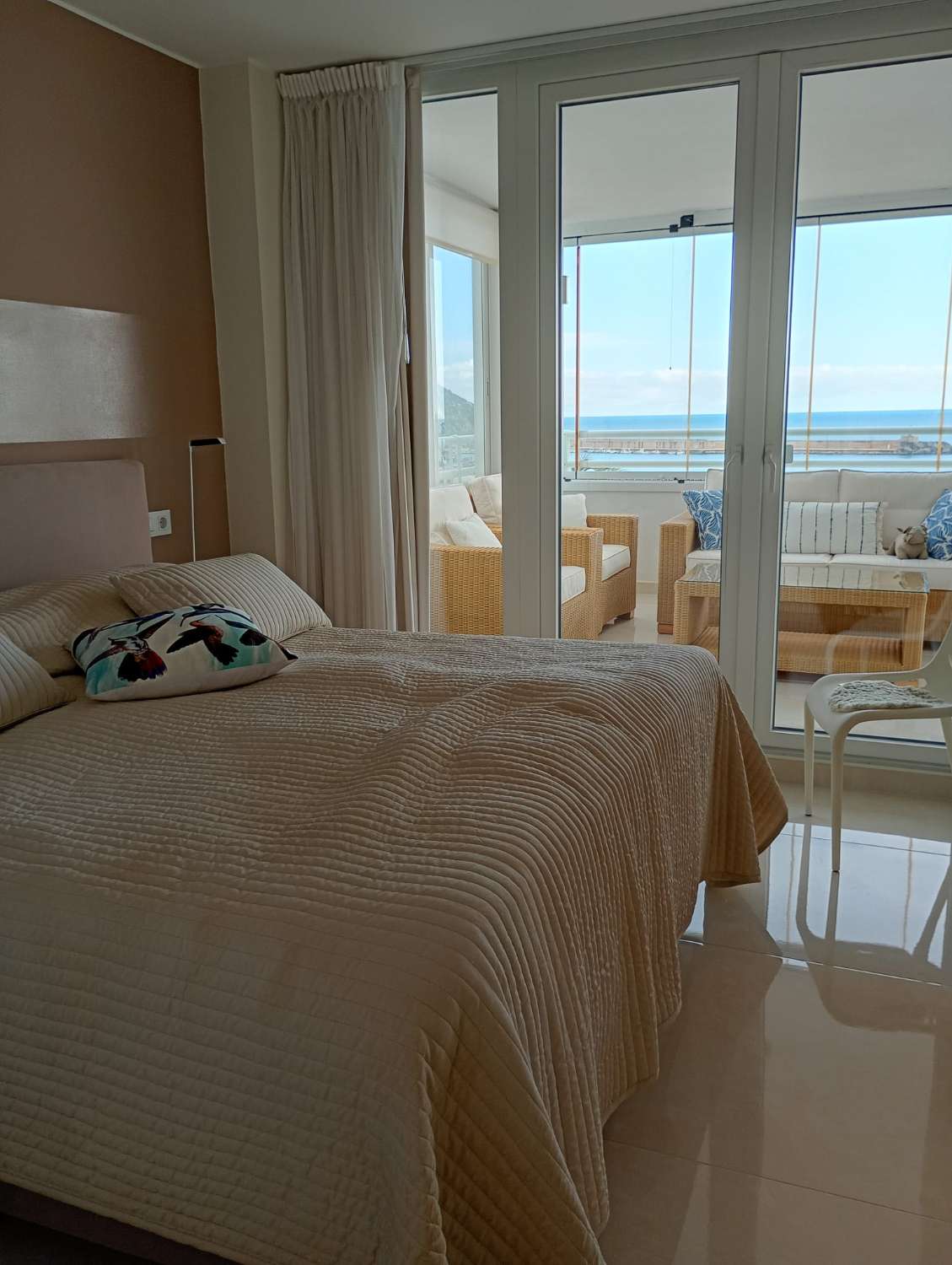Apartamento primera línea con 2 dormitorios y 2 baños en Calpe (Alicante)