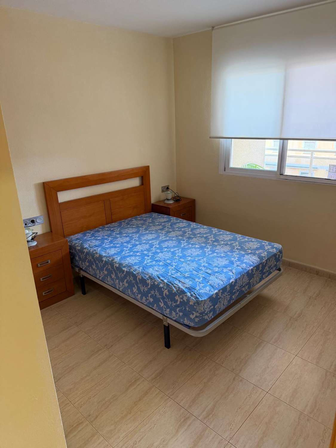 Apartamento con 2 dormitorios, parking, trastero, piscina y vistas mar en Cartagena (Murcia)