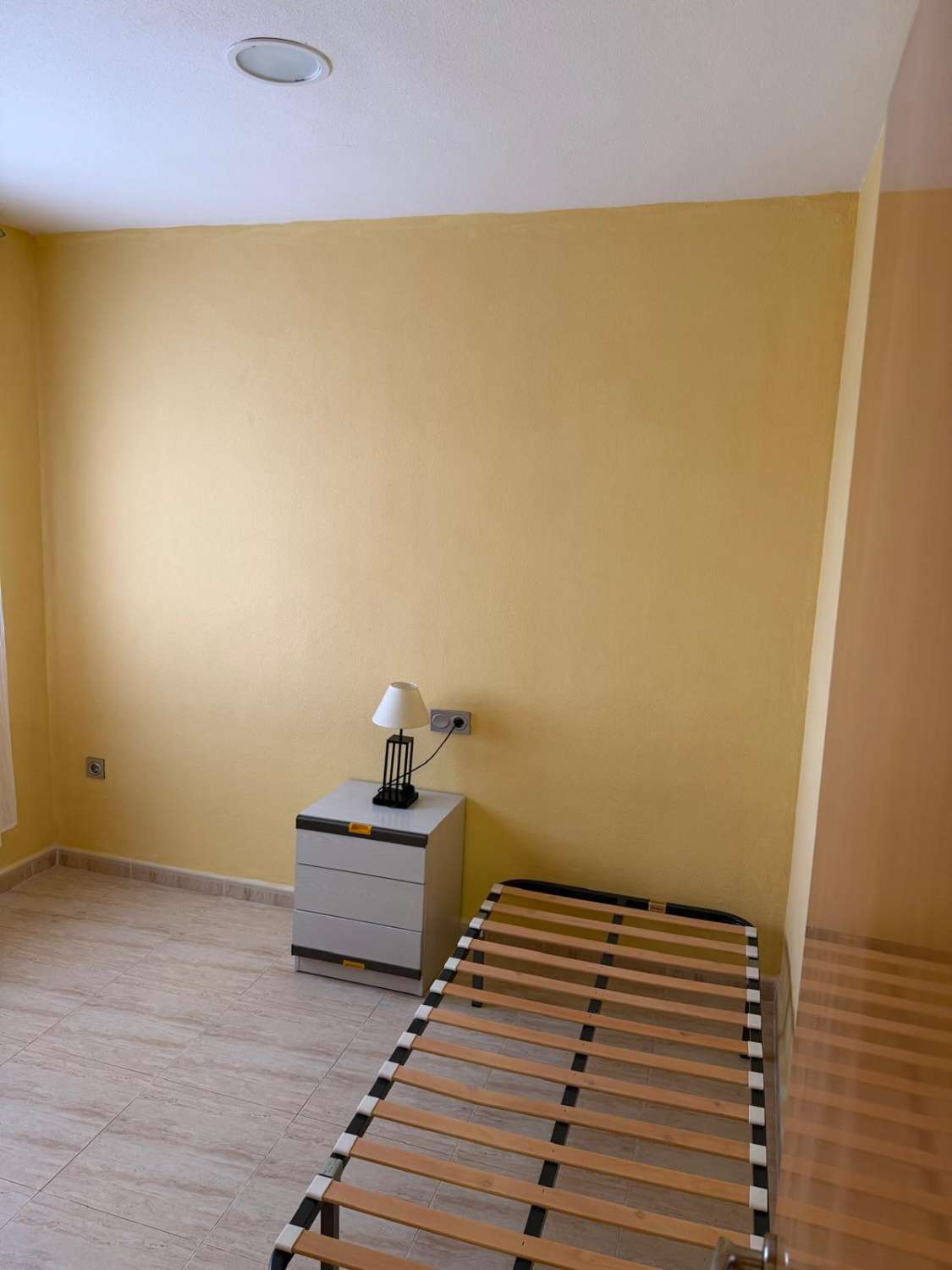 Apartamento con 2 dormitorios, parking, trastero, piscina y vistas mar en Cartagena (Murcia)