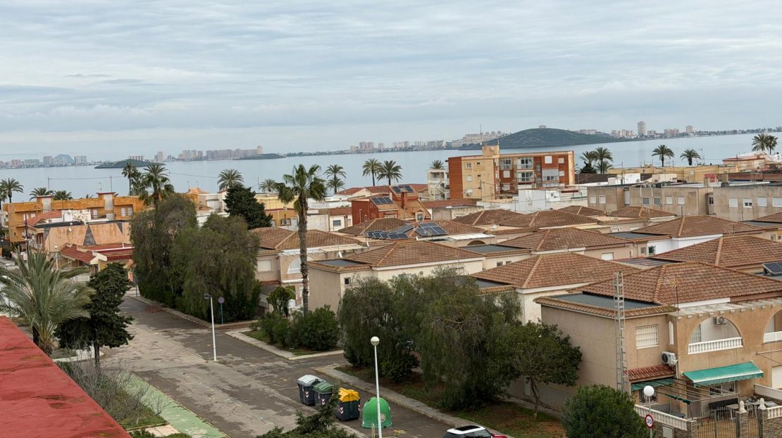 Apartamento con 2 dormitorios, parking, trastero, piscina y vistas mar en Cartagena (Murcia)