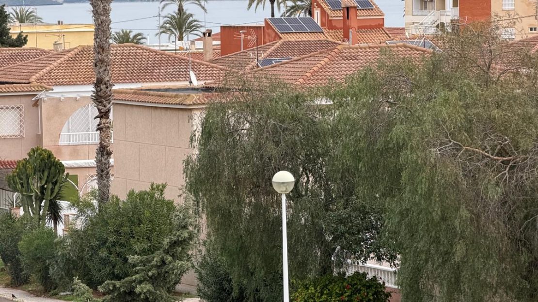 Apartamento con 2 dormitorios, parking, trastero, piscina y vistas mar en Cartagena (Murcia)