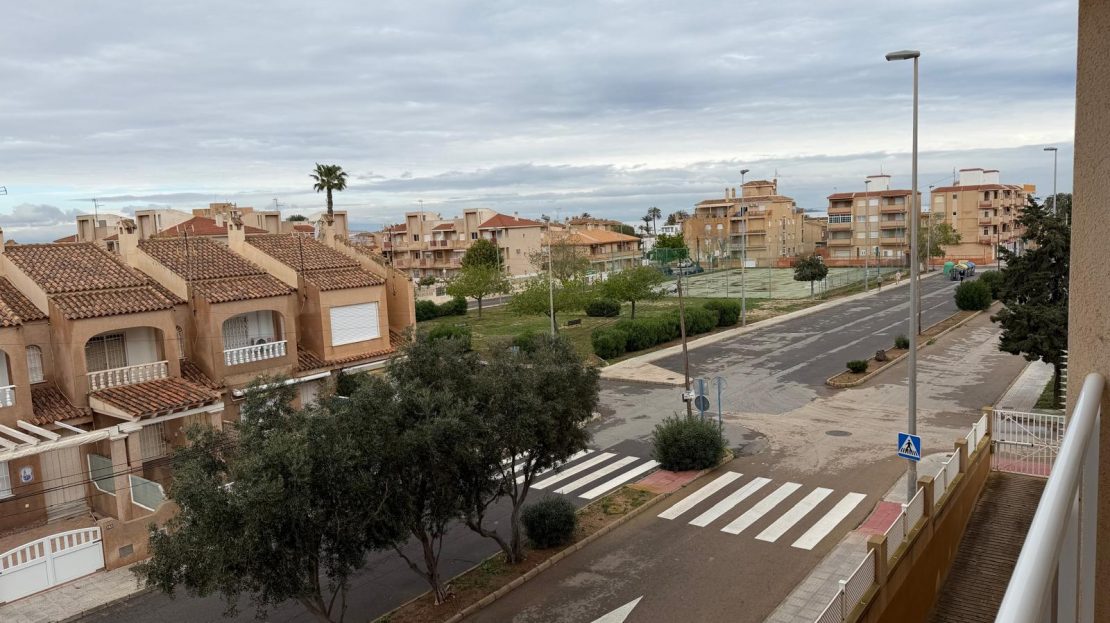 Apartamento con 2 dormitorios, parking, trastero, piscina y vistas mar en Cartagena (Murcia)