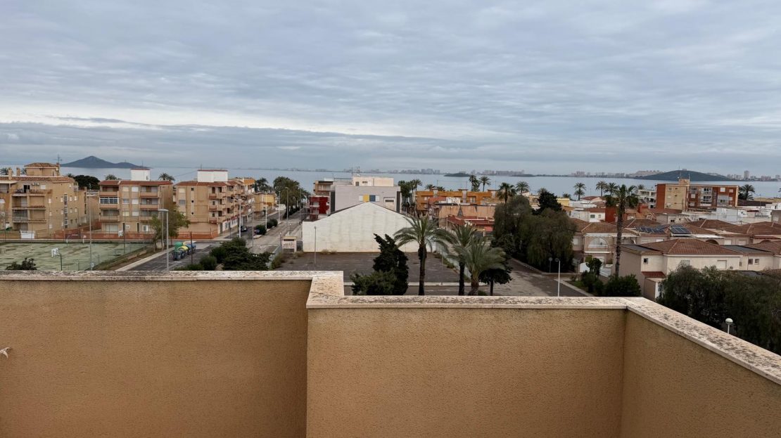 Apartamento con 2 dormitorios, parking, trastero, piscina y vistas mar en Cartagena (Murcia)