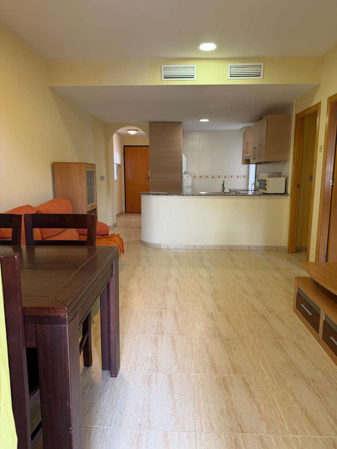 Apartamento con 2 dormitorios, parking, trastero, piscina y vistas mar en Cartagena (Murcia)