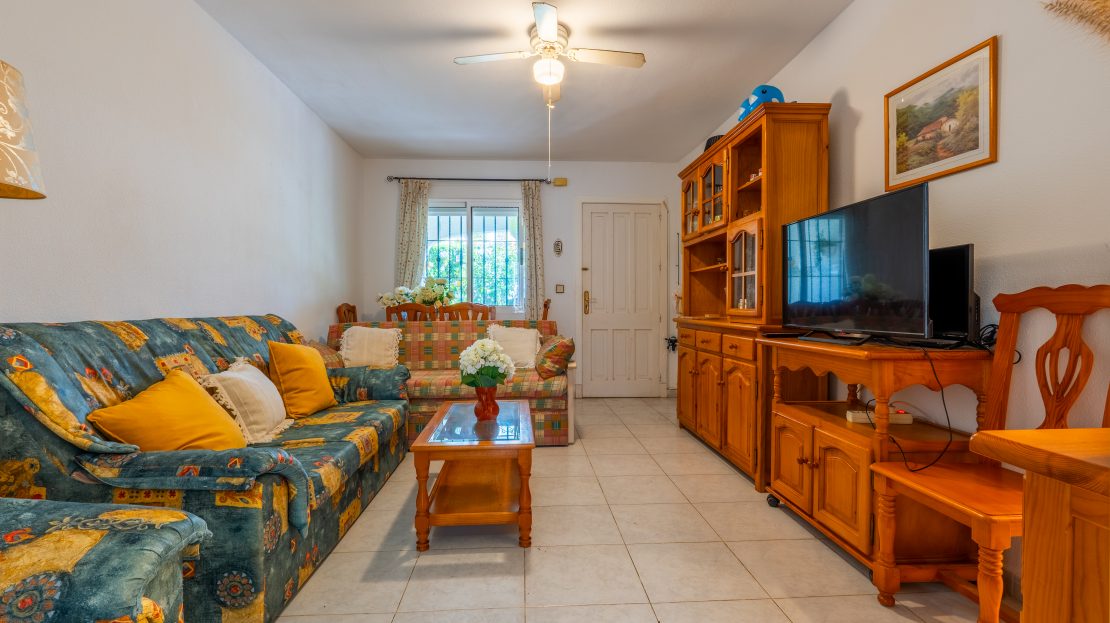 Bungalow op de begane grond met 2 slaapkamers en gemeenschappelijk zwembad in Orihuela Costa (Alicante).