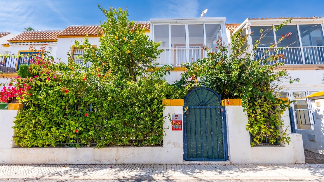 Bungalow op de begane grond met 2 slaapkamers en gemeenschappelijk zwembad in Orihuela Costa (Alicante).