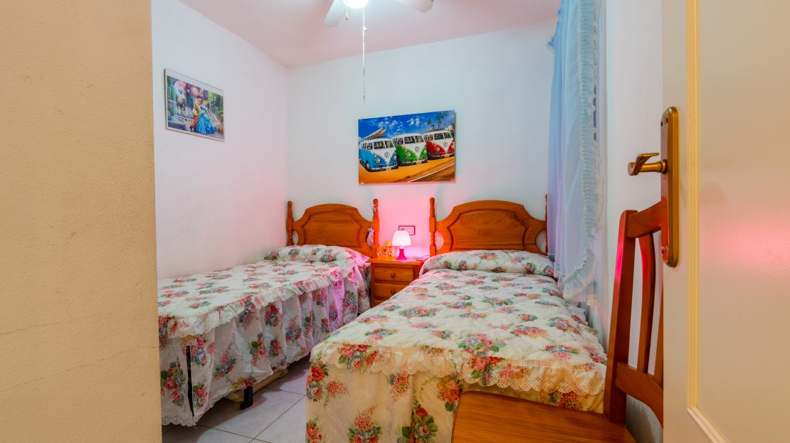 Bungalow op de begane grond met 2 slaapkamers en gemeenschappelijk zwembad in Orihuela Costa (Alicante).