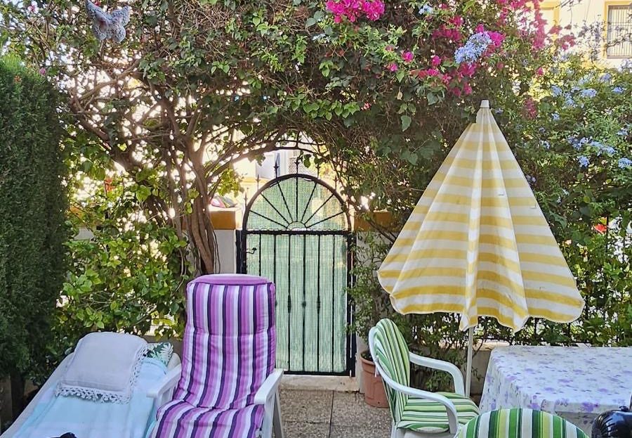 Bungalow op de begane grond met 2 slaapkamers en gemeenschappelijk zwembad in Orihuela Costa (Alicante).