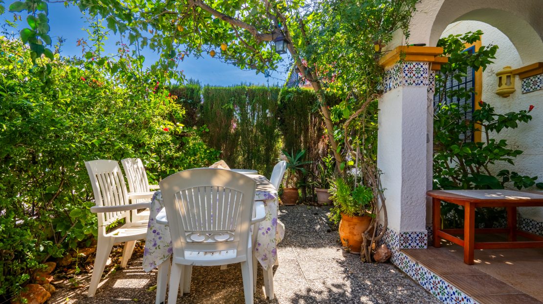 Bungalow op de begane grond met 2 slaapkamers en gemeenschappelijk zwembad in Orihuela Costa (Alicante).