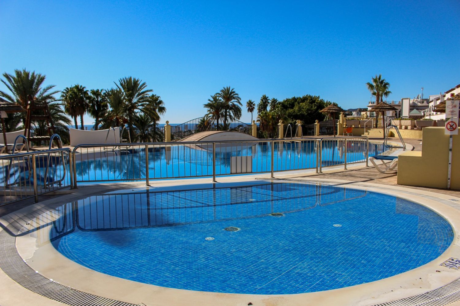 Bungalow 2 dormitorios con vistas y piscinas comunitarias en Calpe (Alicante)