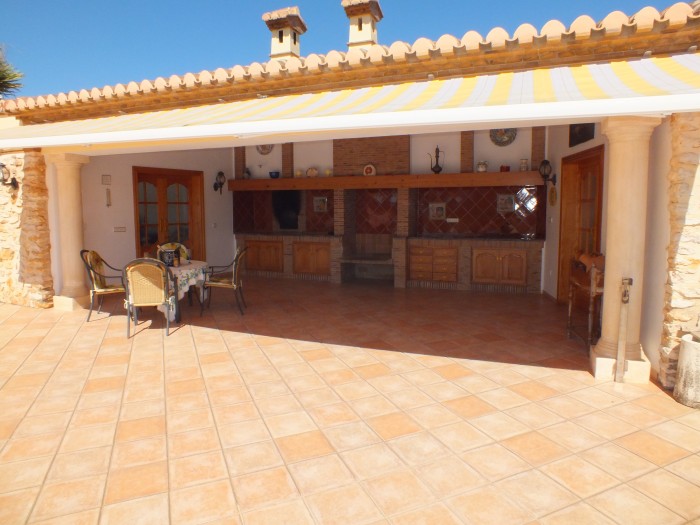 FINCA DE LUXE AVEC 11.000 m² DE TERRAIN À CALPE/TEULADA (COSTA BLANCA)