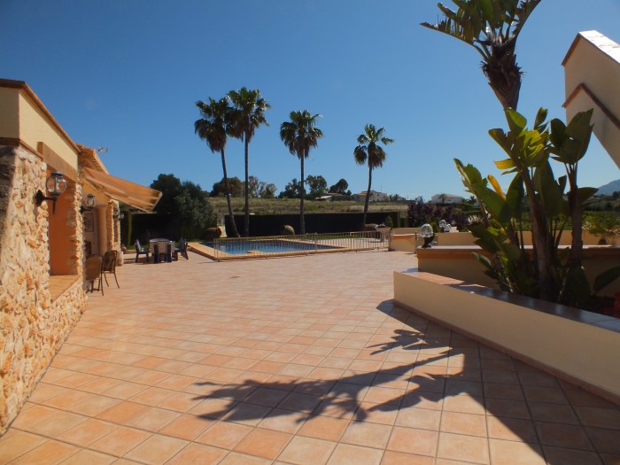 FINCA DE LUXE AVEC 11.000 m² DE TERRAIN À CALPE/TEULADA (COSTA BLANCA)