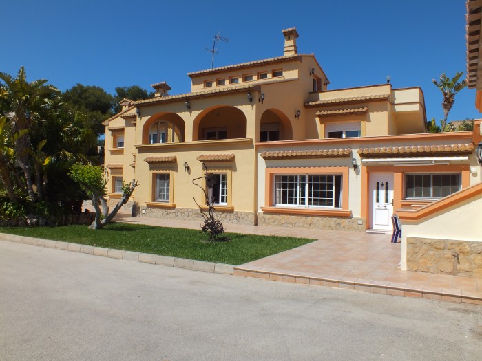 FINCA LUJO CON 11.000 m² DE TERRENO EN CALPE/TEULADA (COSTA BLANCA)