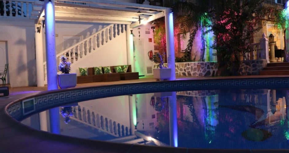 Hotel de 2 estrellas con instalaciones totalmente nuevas y piscina en Calpe (Costa Blanca)