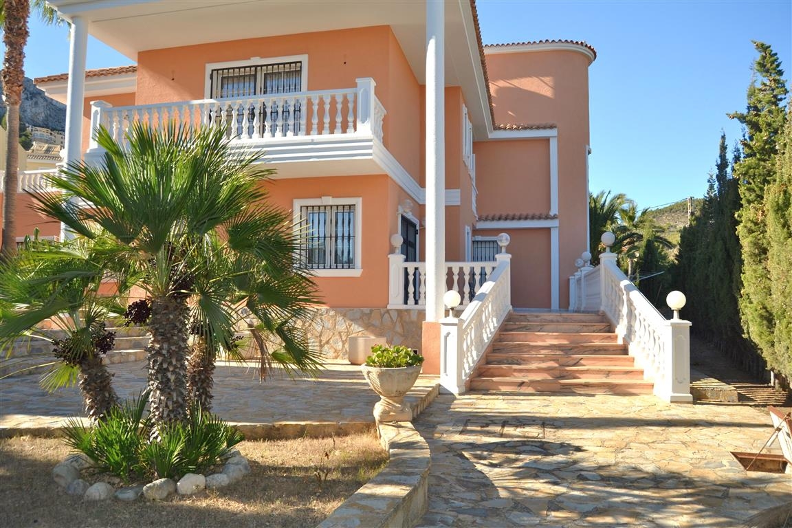 Luxe villa met zeezicht in Calpe (Costa Blanca)