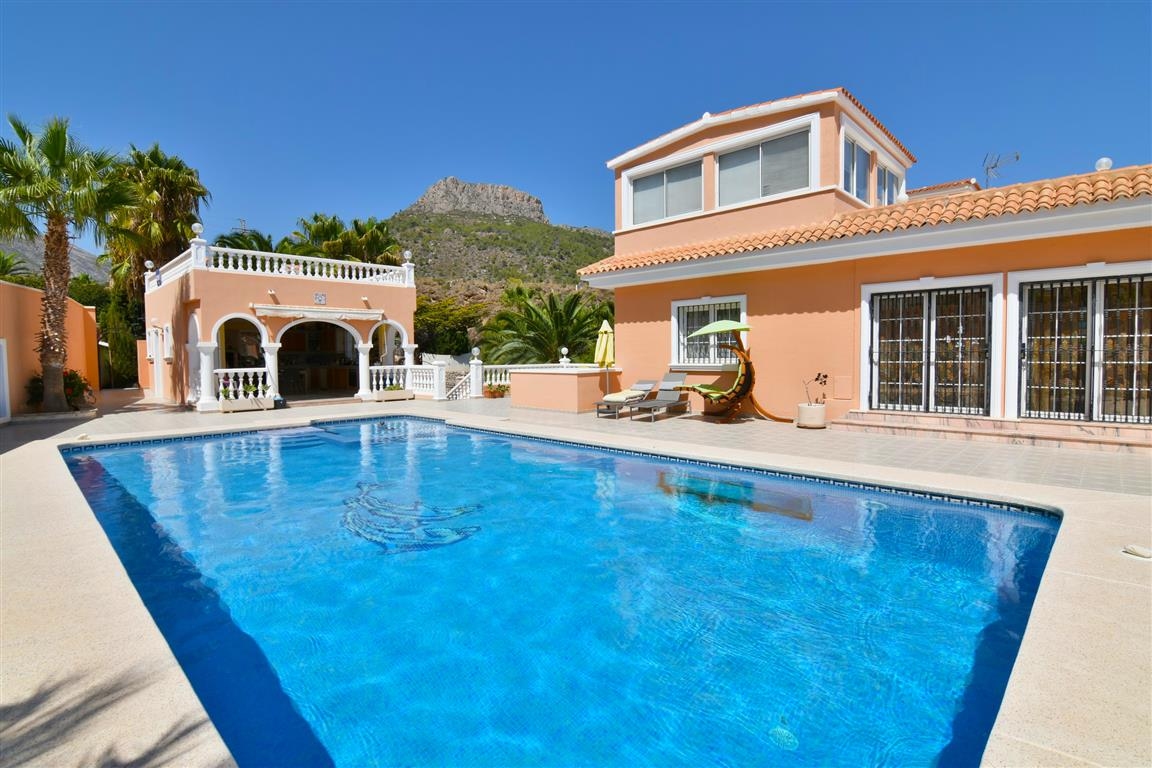 Luxe villa met zeezicht in Calpe (Costa Blanca)