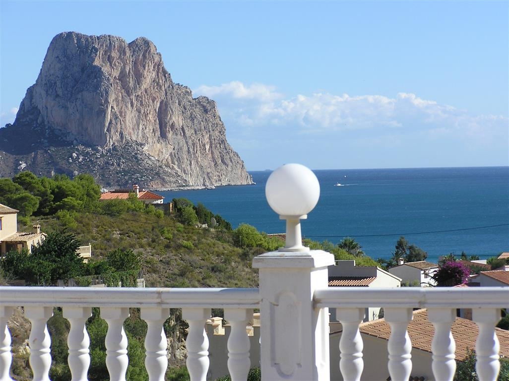 LUXURY VILLA IN CALPE.