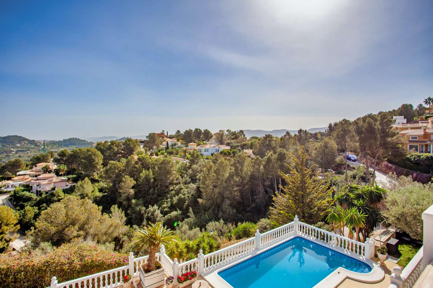 High standing, luxury villa in one of the most prestigious areas of the Costa Blanca.