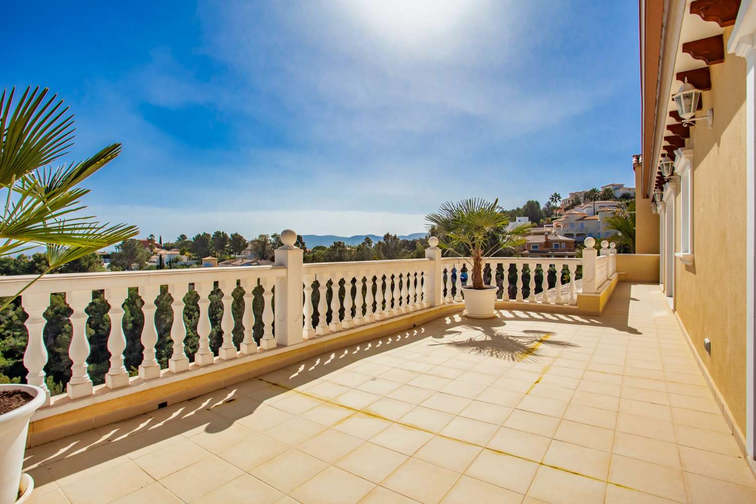 Luxe villa van hoge kwaliteit in een van de meest prestigieuze gebieden van de Costa Blanca.